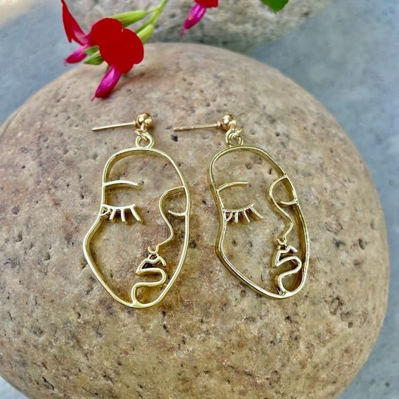 7/$30 Face gold tone Earrings - Picture 3 of 5